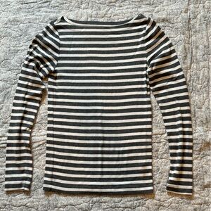 Women’s Gap black and white striped sweater. Size S